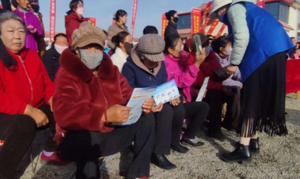 600甘肃酒泉：集市普法不松懈 反邪意识入人心_副本.jpg